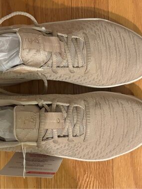 Women’s  Lightweight Knit Athletic Shoes - Beige